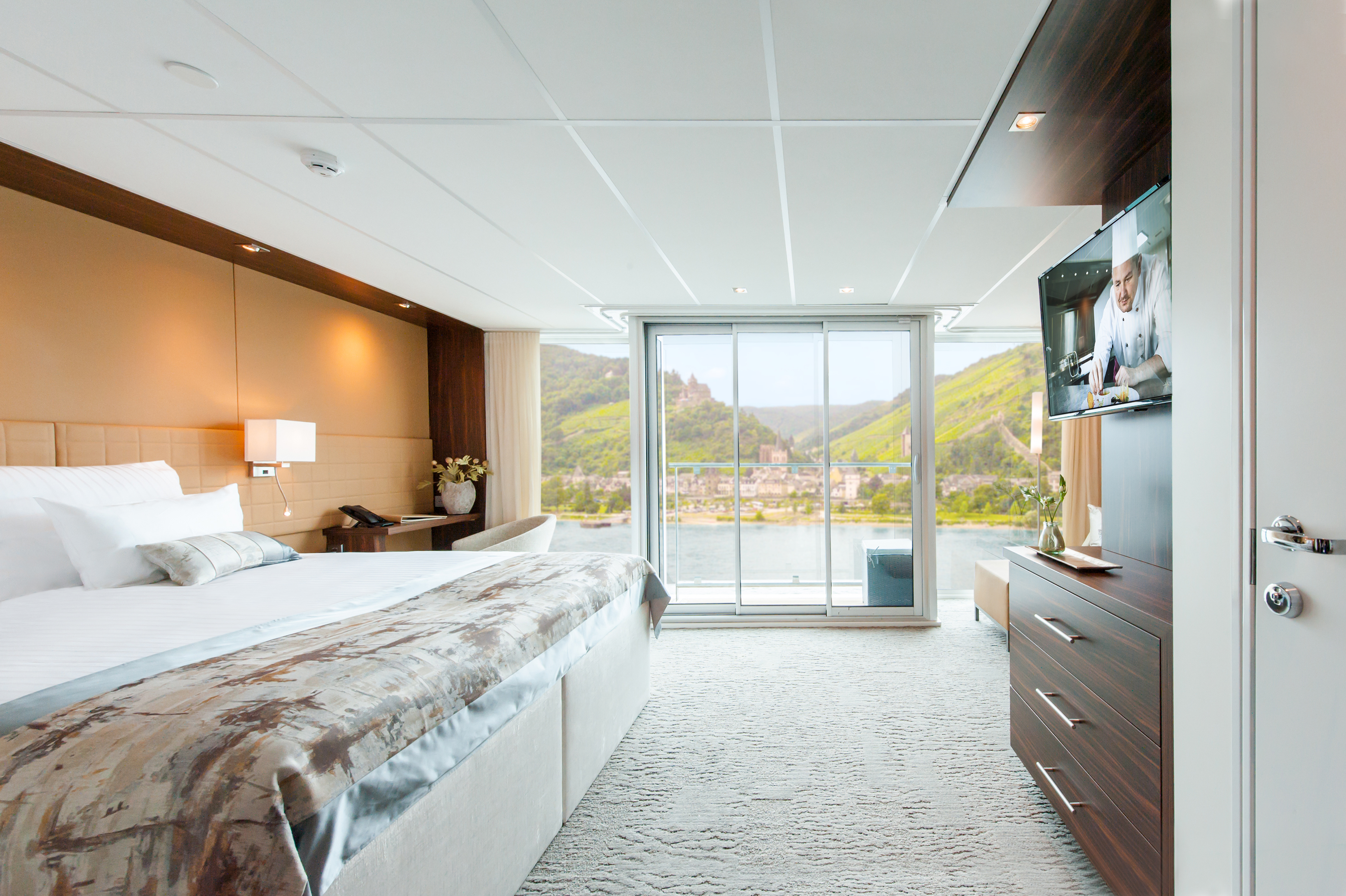 AMADEUS Queen 21