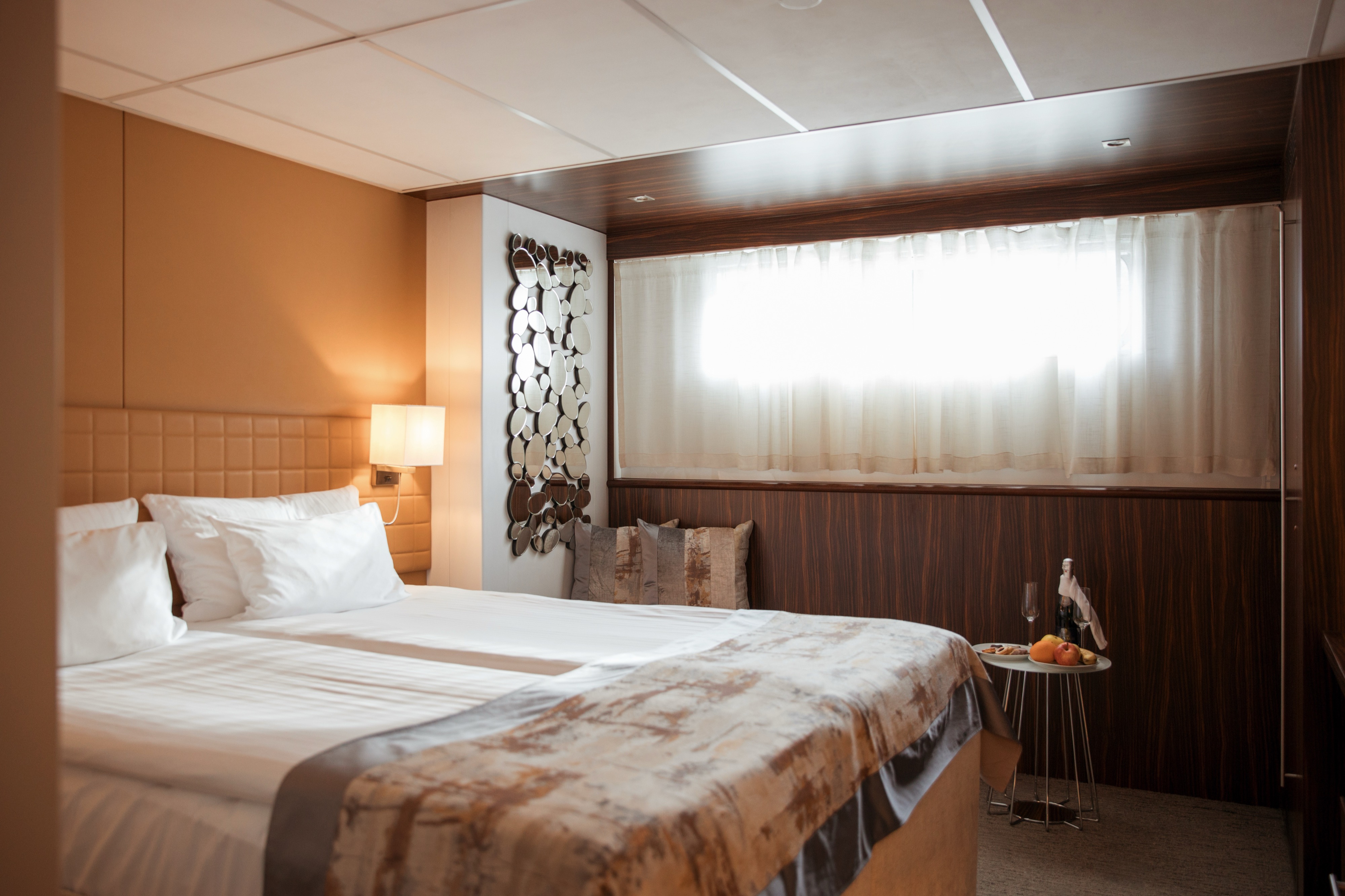 AMADEUS Queen 12