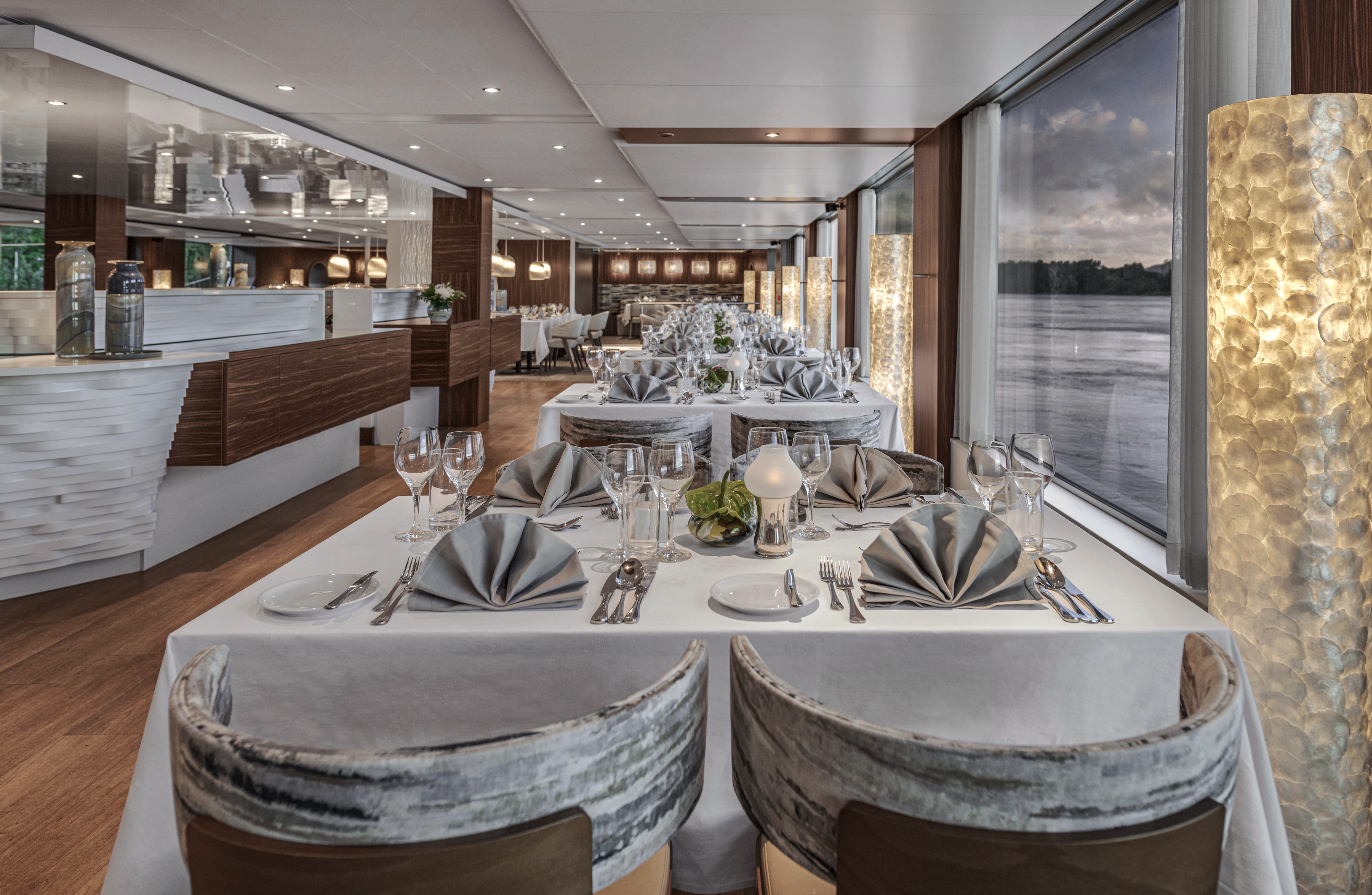 AMADEUS Queen 4