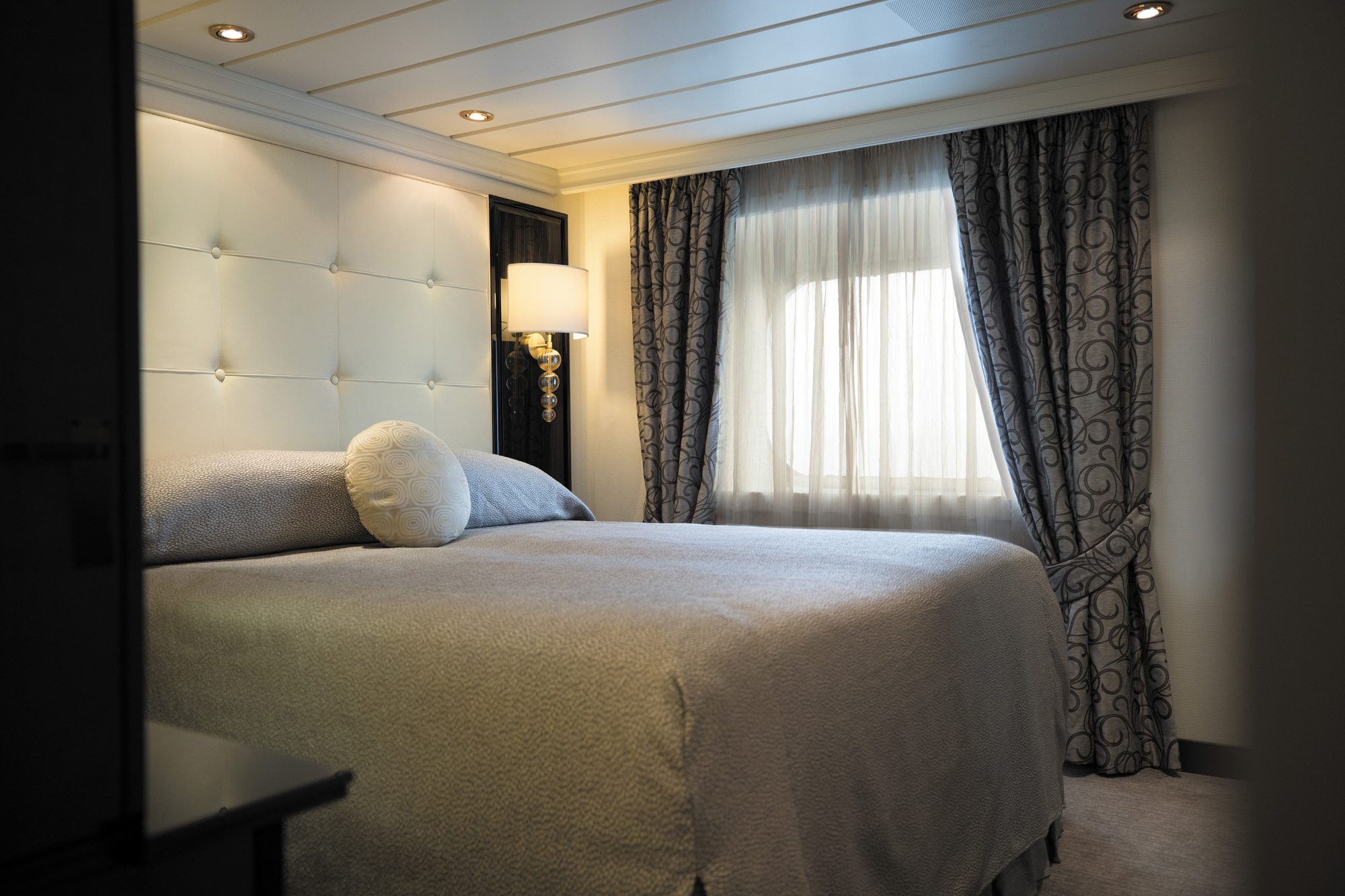 Seven Seas Mariner 28