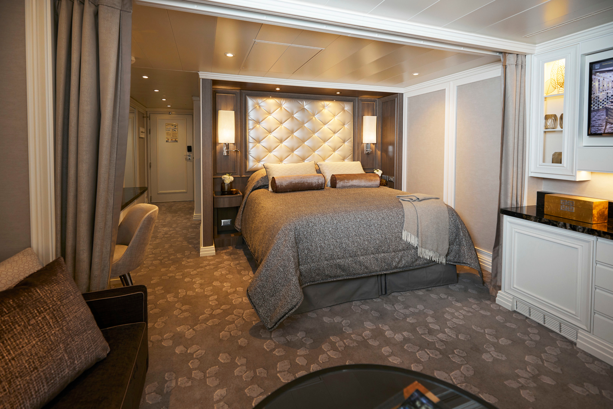Seven Seas Splendor 24