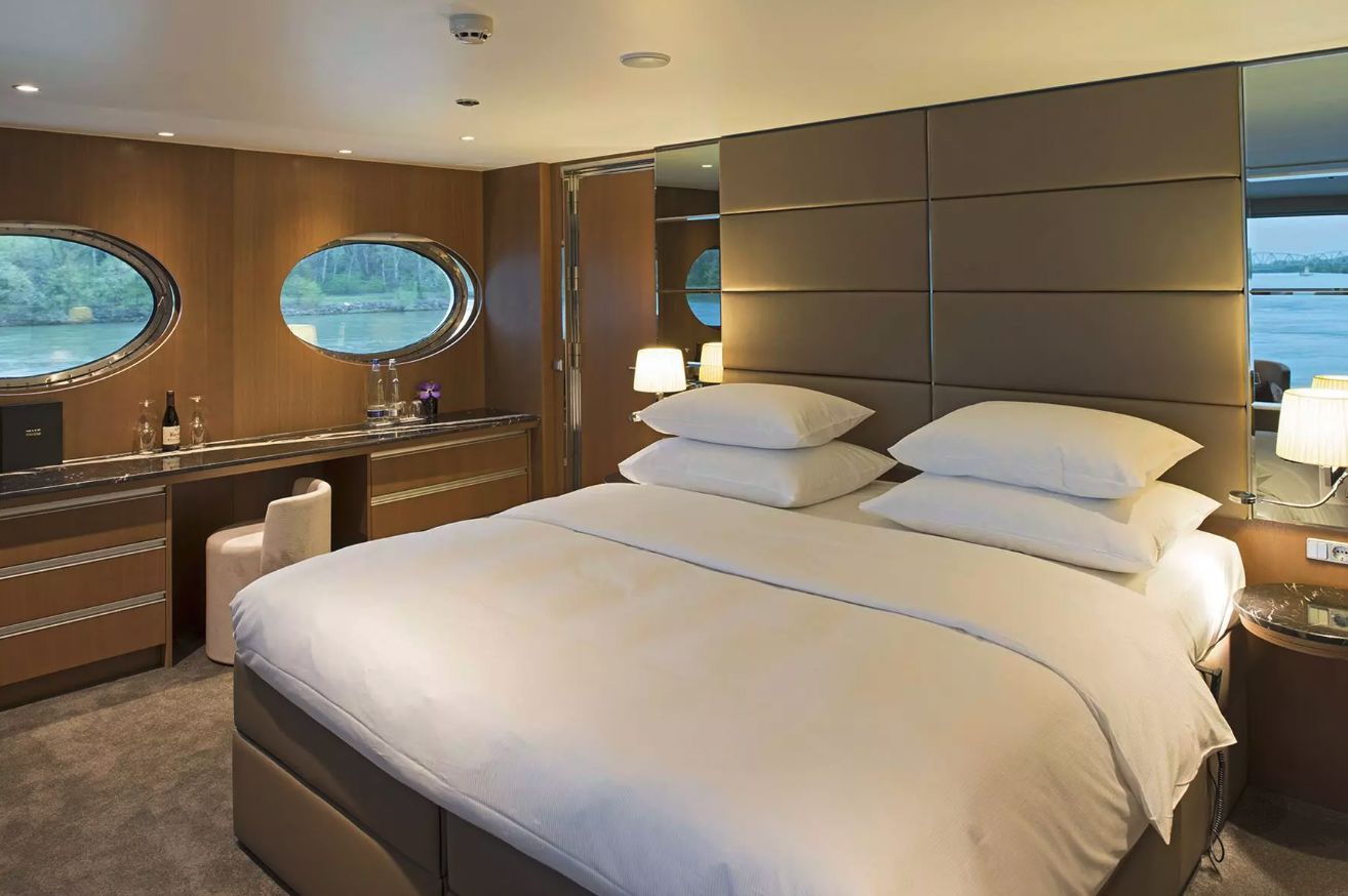 Scenic Amber 39