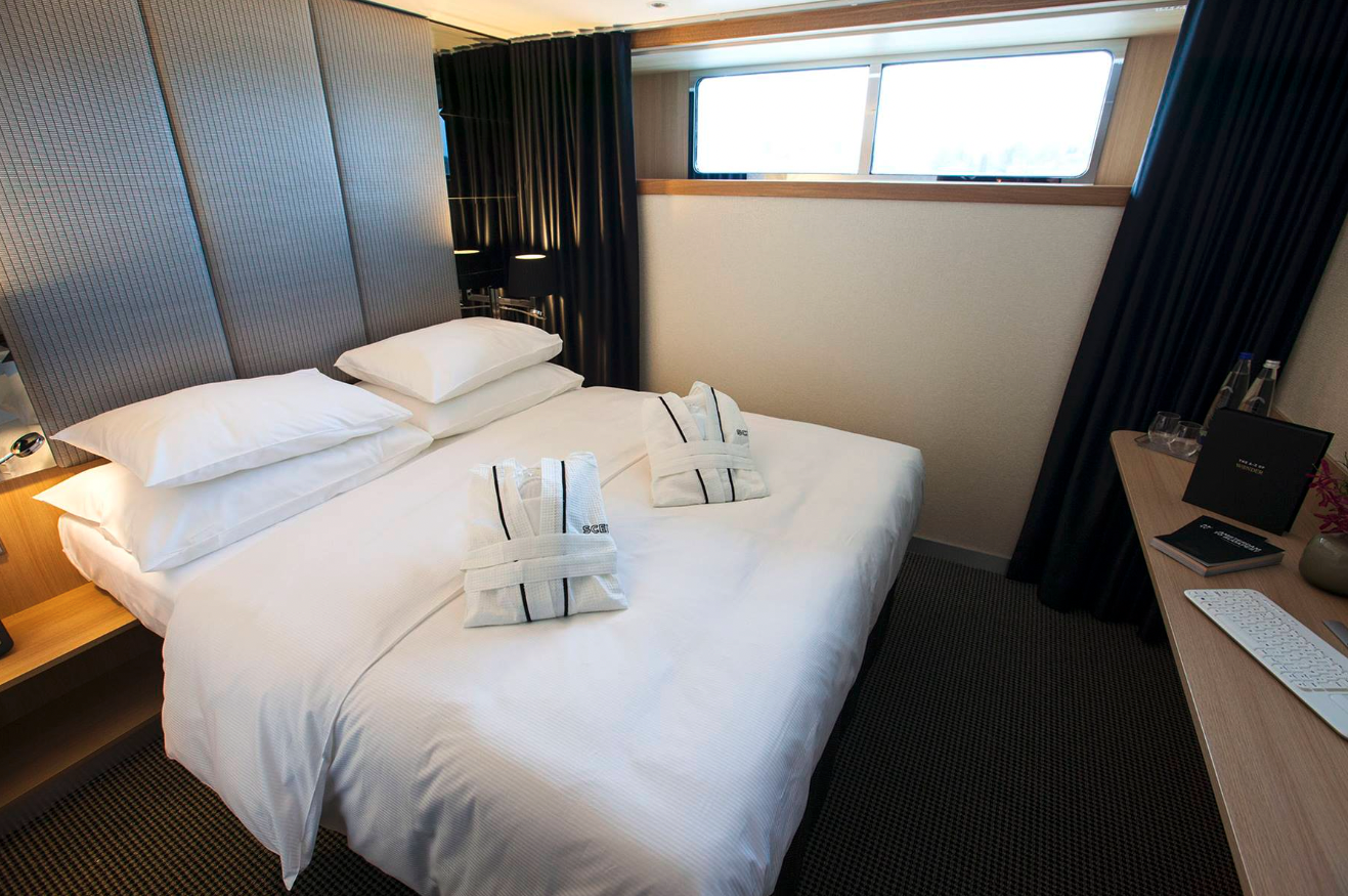 Scenic Amber 24