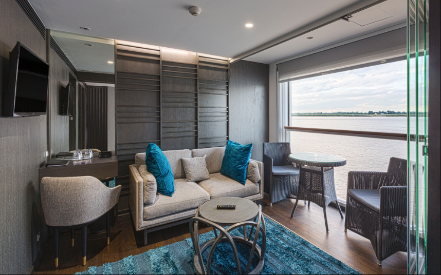 Scenic Aura 15