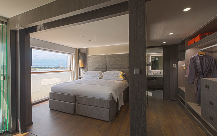 Scenic Aura 16