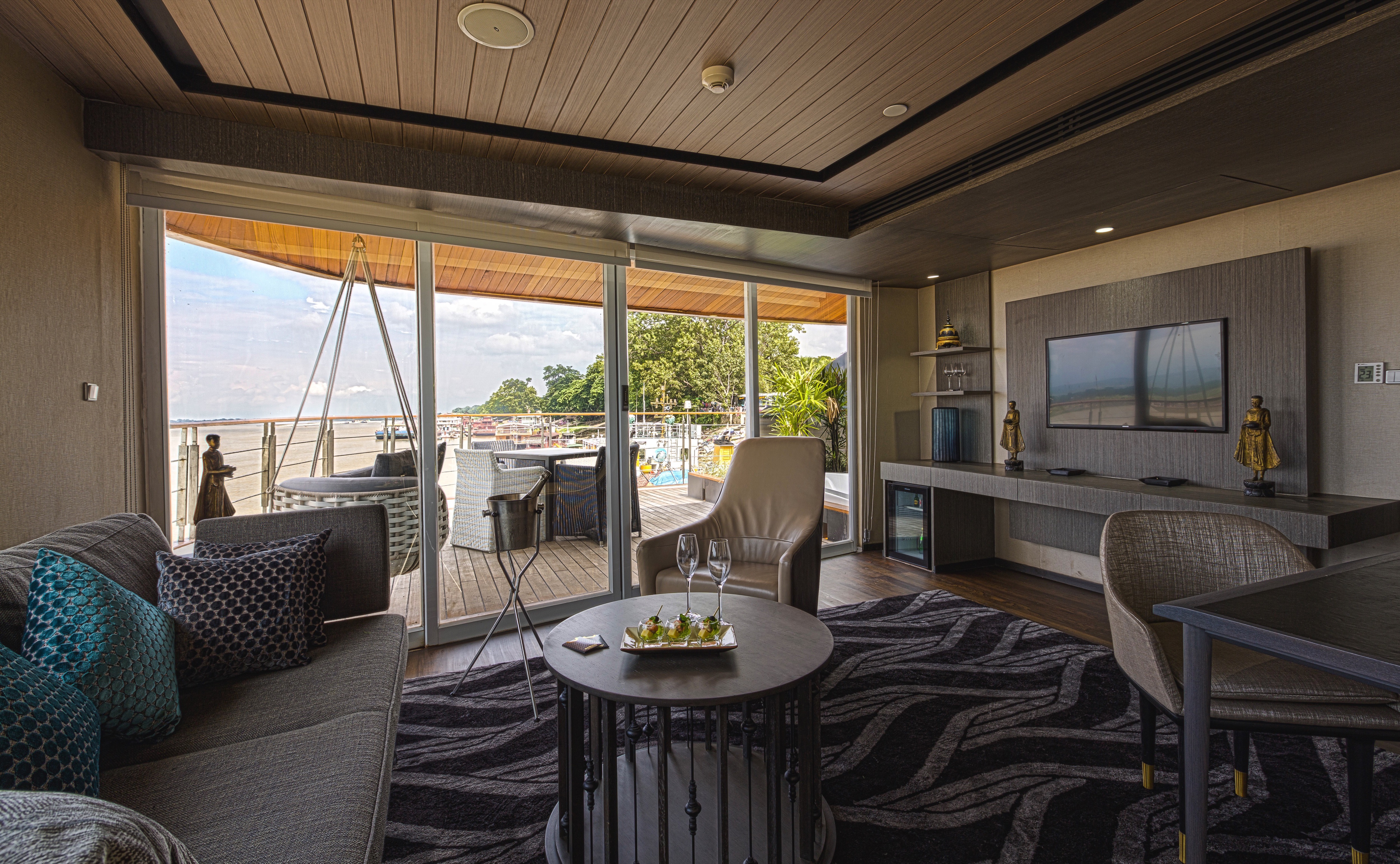 Scenic Aura 18