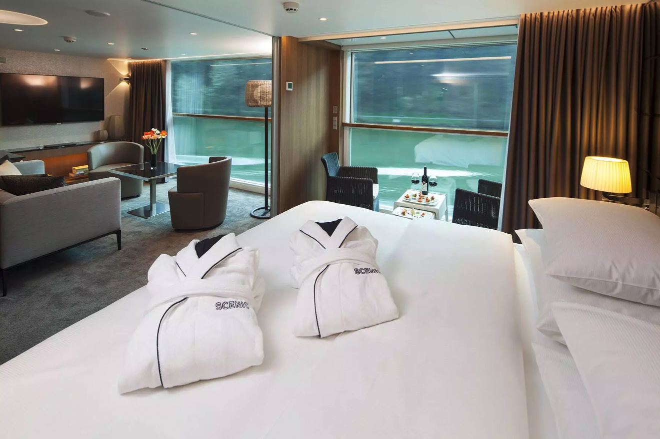 Scenic Crystal 28