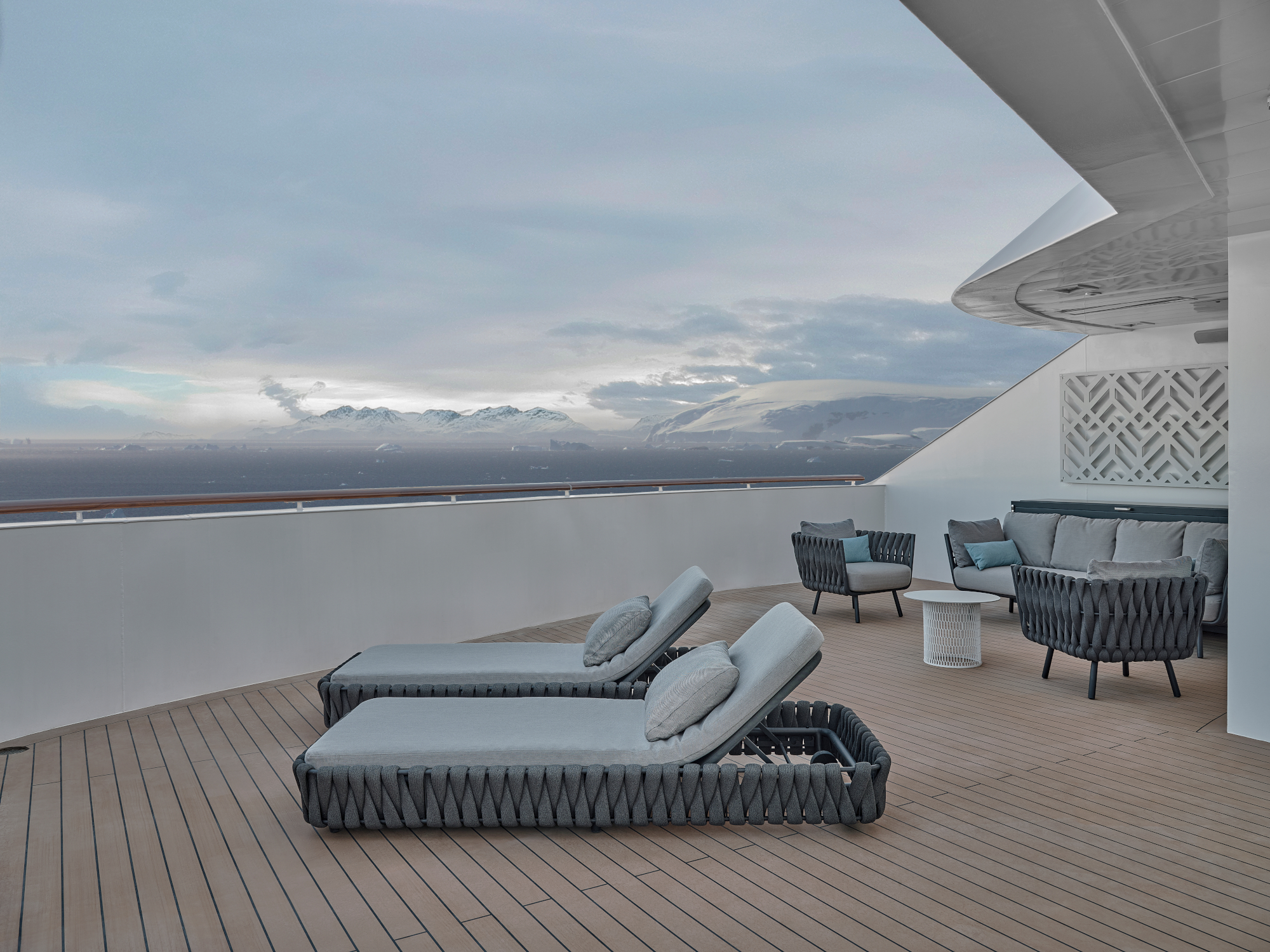 Silver Endeavour 28