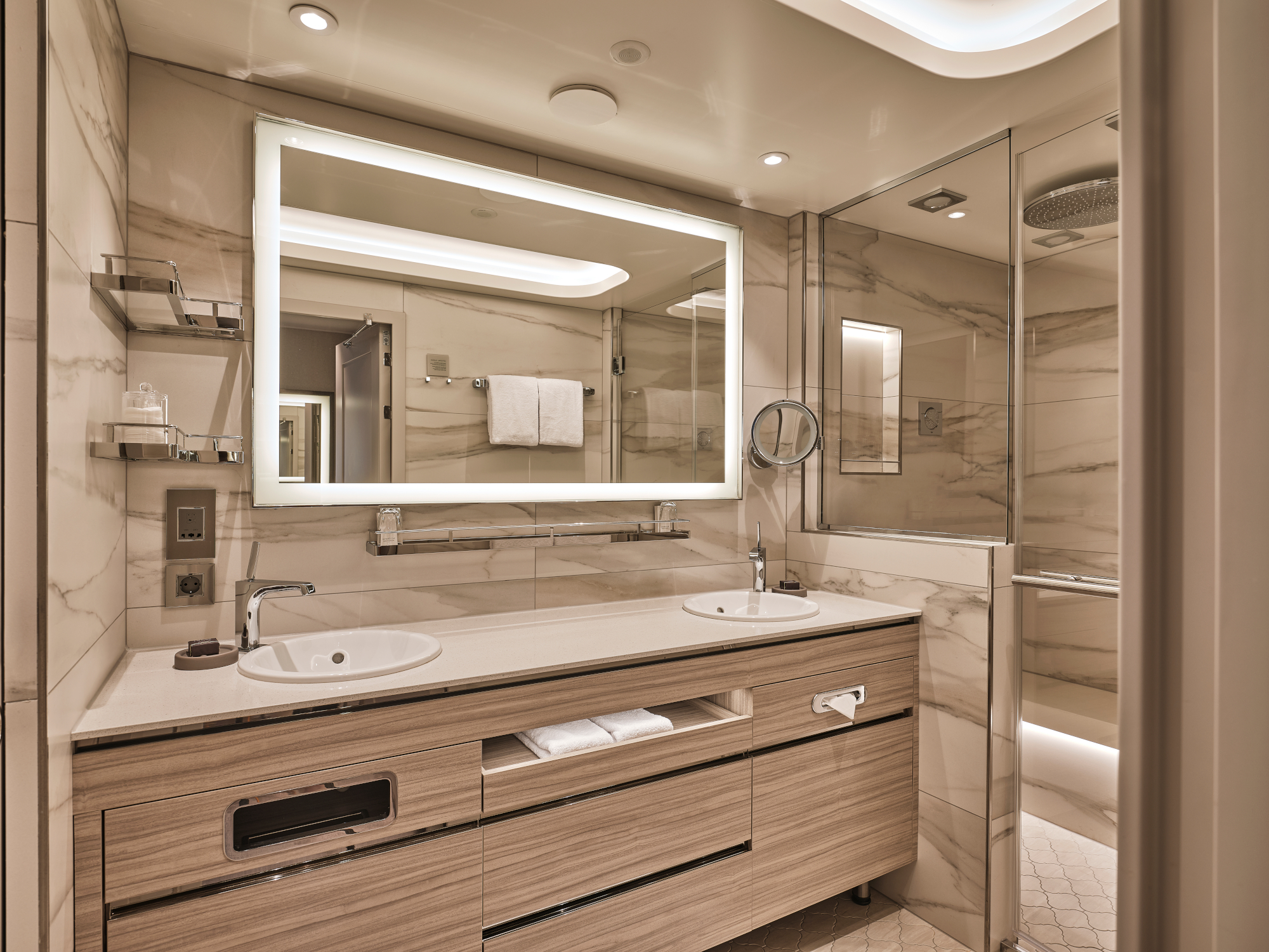 Silver Endeavour 44