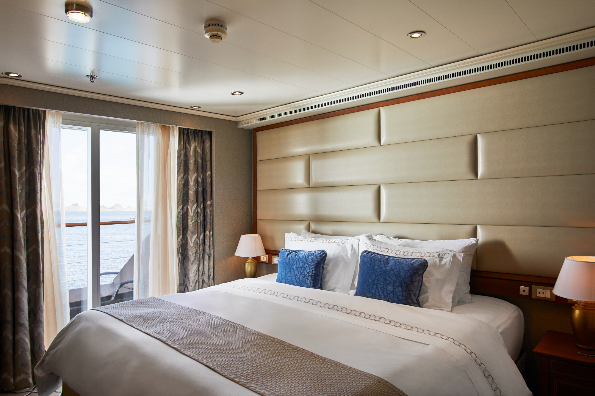 Silver Whisper 48