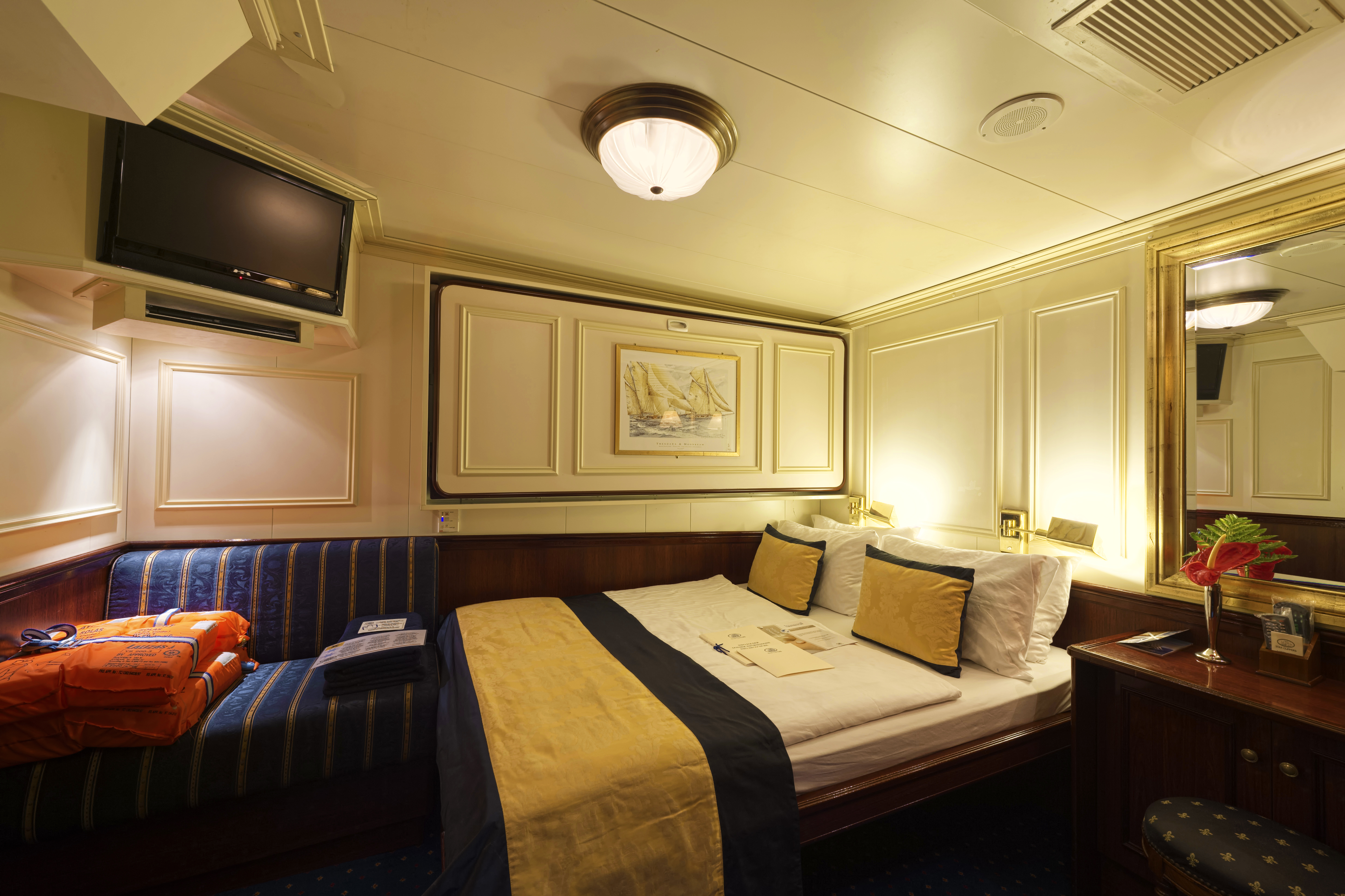 Royal Clipper 18