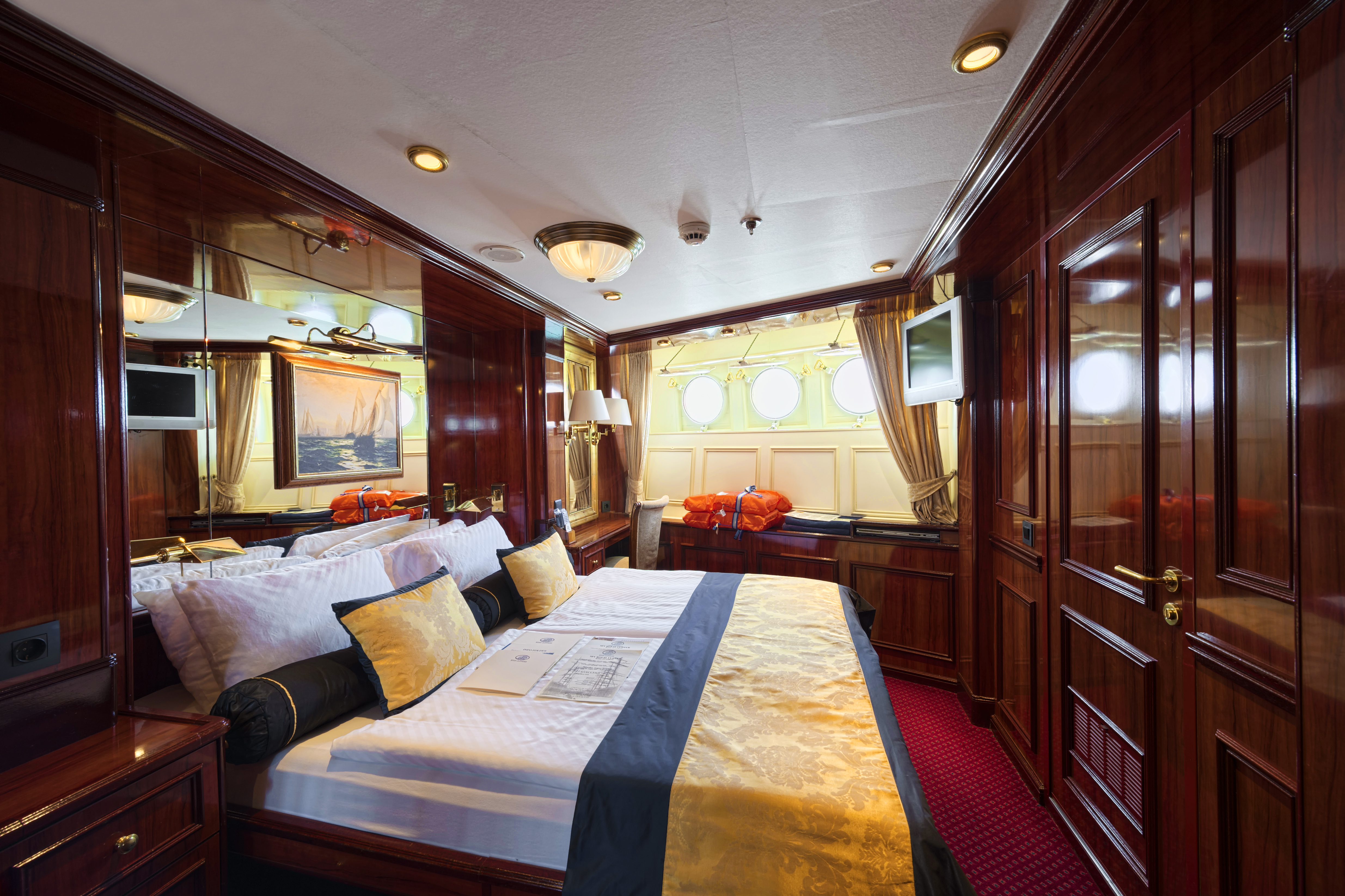 Royal Clipper 22